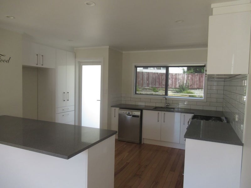 10 Grange Park Avenue, Raumati South, Paraparaumu - Carousel 2