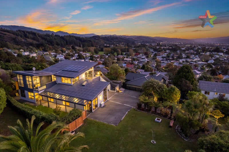 22 Mount Marua Way, Timberlea, Upper Hutt - Carousel 2