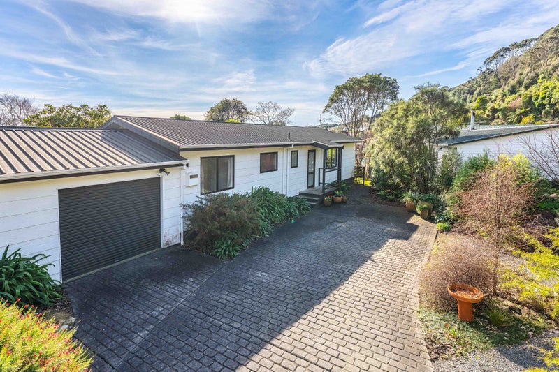 14 Poneke Drive, Waikanae - Carousel 1