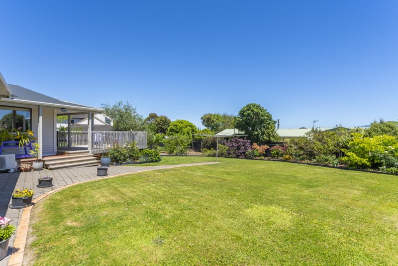 10 Winara Avenue, Waikanae - Carousel 2