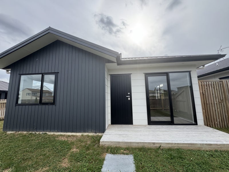 1/10 Michael Avenue, Dinsdale, Hamilton - Carousel 16