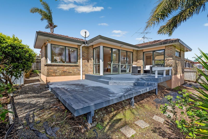 1/49 Millhouse Drive, Northpark, Auckland - Carousel 2