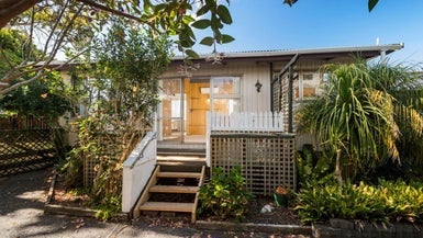 33B Ladies Mile, Manly, Whangaparaoa - Carousel 1