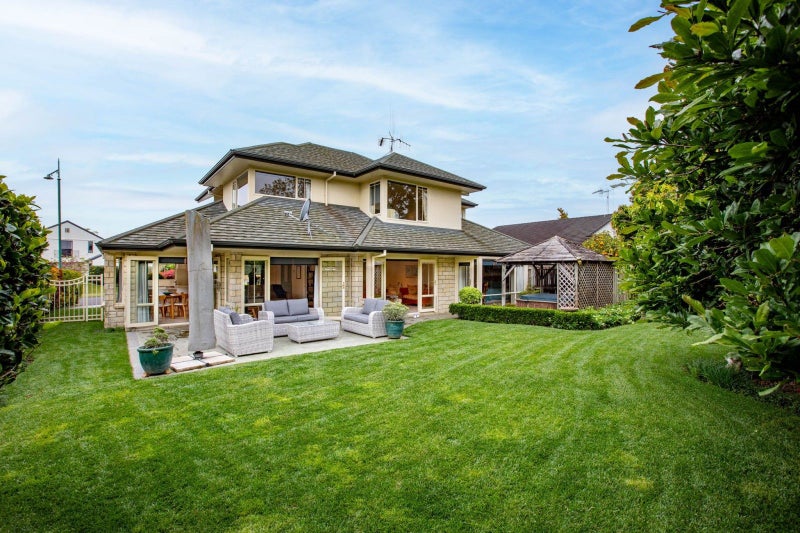 15 Keswick Crescent, Huntington, Hamilton - Carousel 2