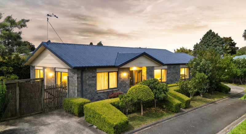 44 Catalina Drive, Melville, Hamilton - Carousel 1