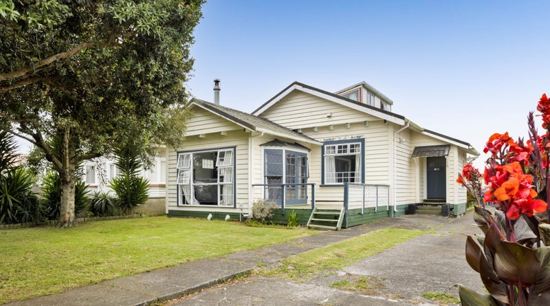 14 Vogel Street, Hawera - Carousel 1