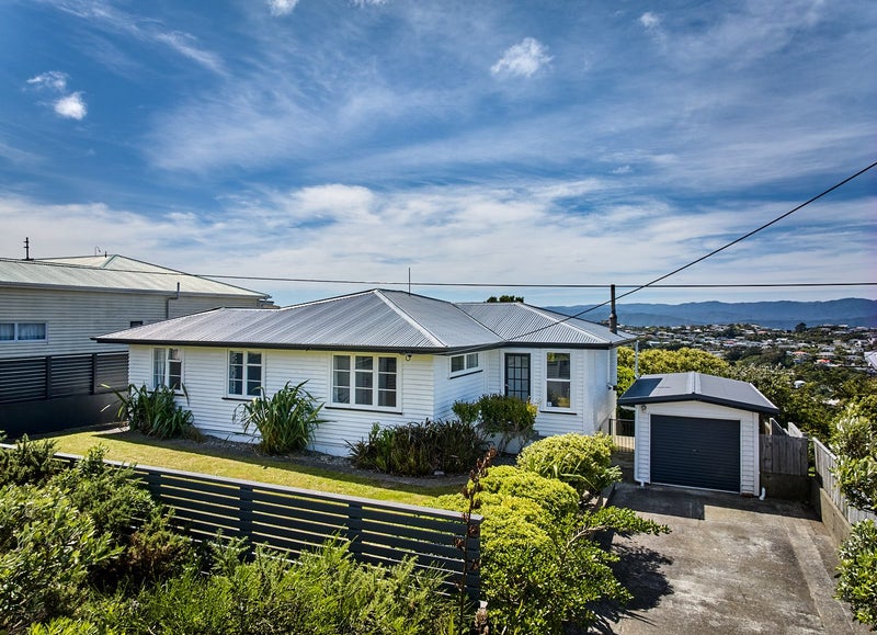 14 Ruskin Road, Newlands, Wellington - Carousel 1