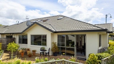 18 Lakeridge Close, Rangatira Park, Taupo - Carousel 1