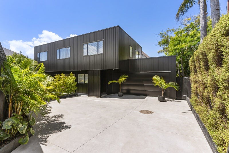 35A Montgomery Avenue, Belmont, Auckland - Carousel 1