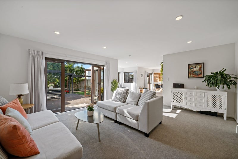 2/13 Waiatarua Road, Remuera, Auckland - Carousel 2