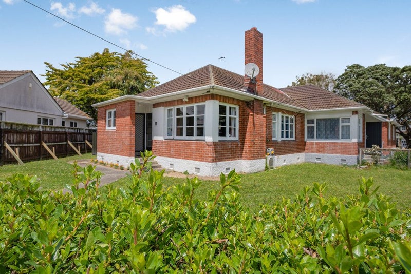 70 Hall Crescent, Epuni, Lower Hutt - Carousel 1