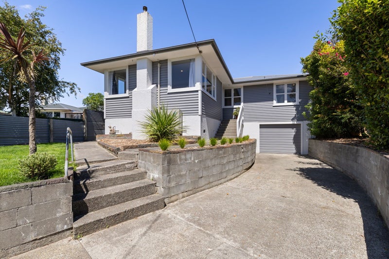 53 Tararua Terrace, Cloverlea, Palmerston North - Carousel 1