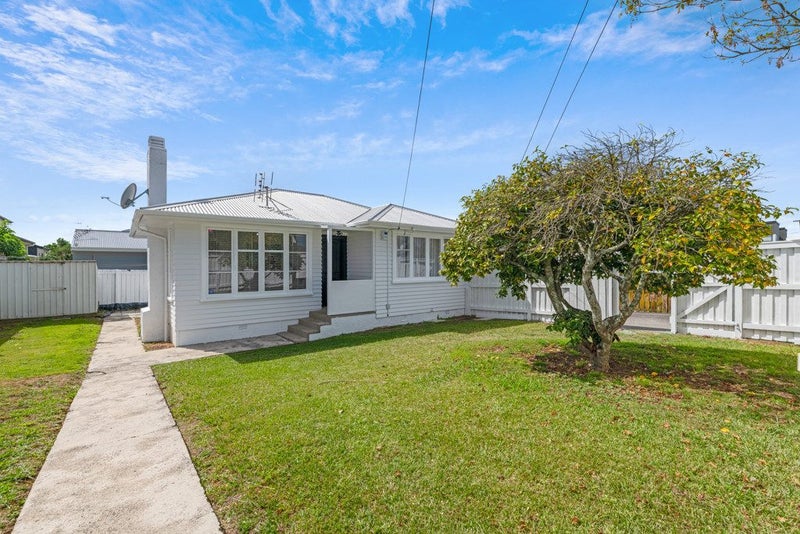 1/11 Henwood Road, Māngere East, Auckland - Carousel 1