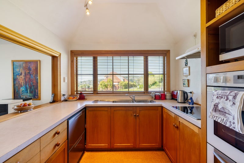 22 Ravensdale Rise, Westmorland, Christchurch - Carousel 2