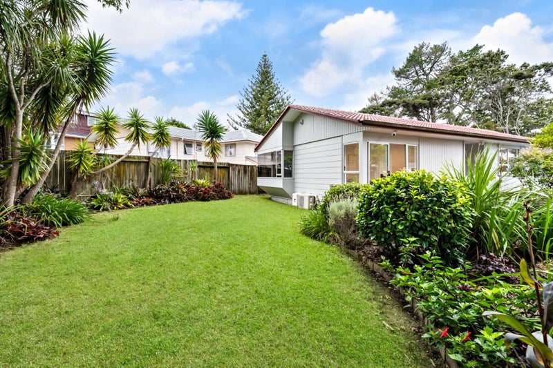 15 Cunliffe Place, Glenfield, Auckland - Carousel 1