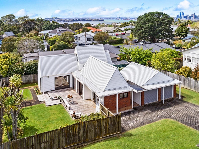 6 Fairfax Avenue, Northcote, Auckland - Carousel 1