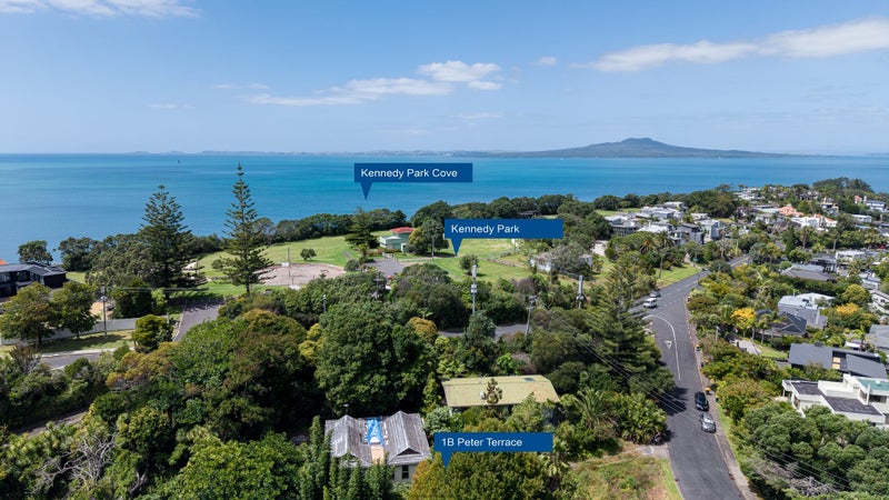 1B Peter Terrace, Castor Bay, Auckland - Carousel 1