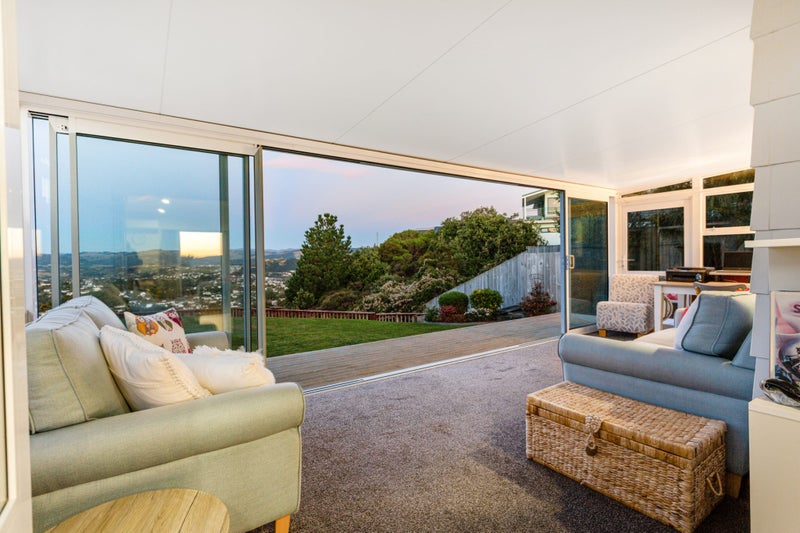 28 Doncaster Terrace, Ascot Park, Porirua - Carousel 1