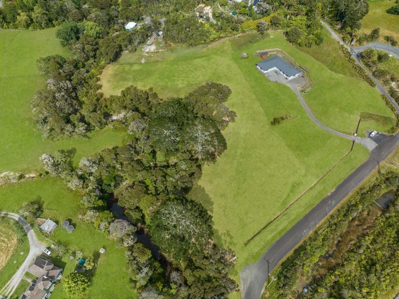 11 Redvale Rise, REDVALE, AUCKLAND - Carousel 4