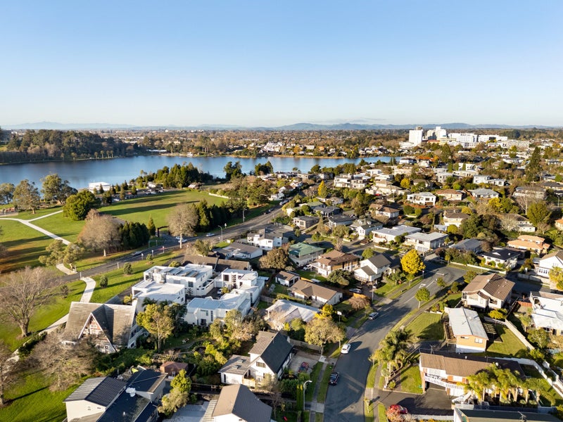 79 Gilbass Avenue, Hamilton Lake, Hamilton - Carousel 24