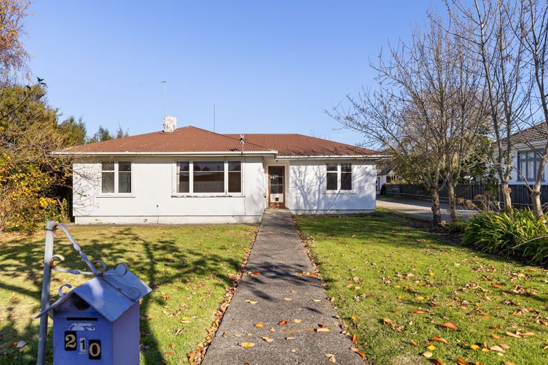 210 Vogel Street, Roslyn, Palmerston North - Carousel 1