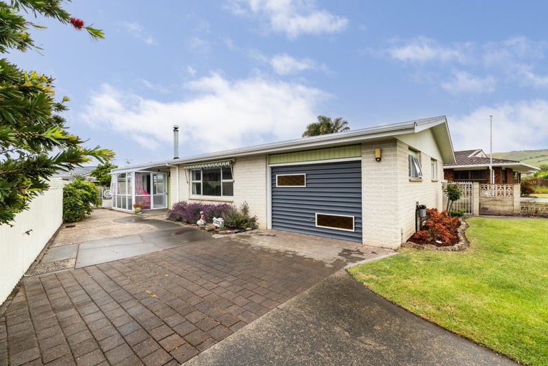 17 Roskilda Crescent, Taradale, Napier - Carousel 1