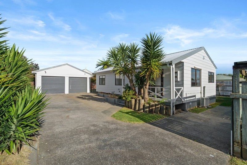 2/4 Laurie Avenue, Papakura, Papakura - Carousel 1