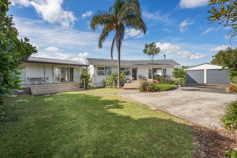 6 Lindis Place, Mangere Bridge, Auckland - Carousel 1