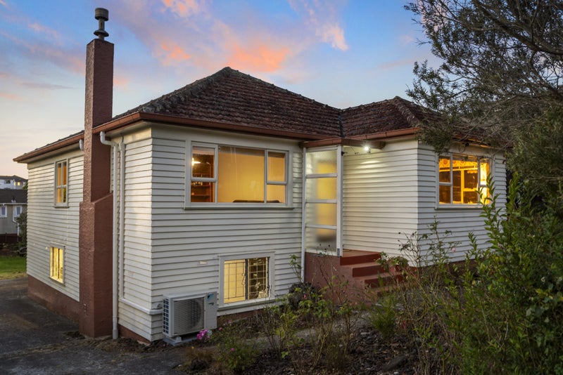 2 Copley Street, New Lynn, Auckland - Carousel 1