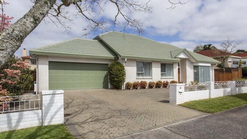 15 Te Hoe Grove, Pinehill, Auckland - Carousel 1