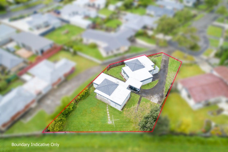 9 Hollows Crescent, Takaro, Palmerston North - Carousel 1