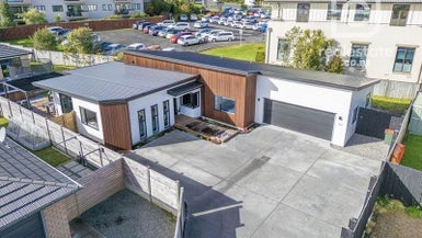 53 Couldrey Crescent, Red Beach, Red Beach - Carousel 1