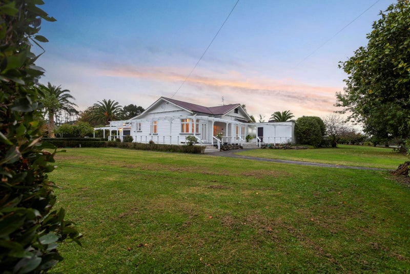 402 Matua Road, Kumeū - Carousel 1