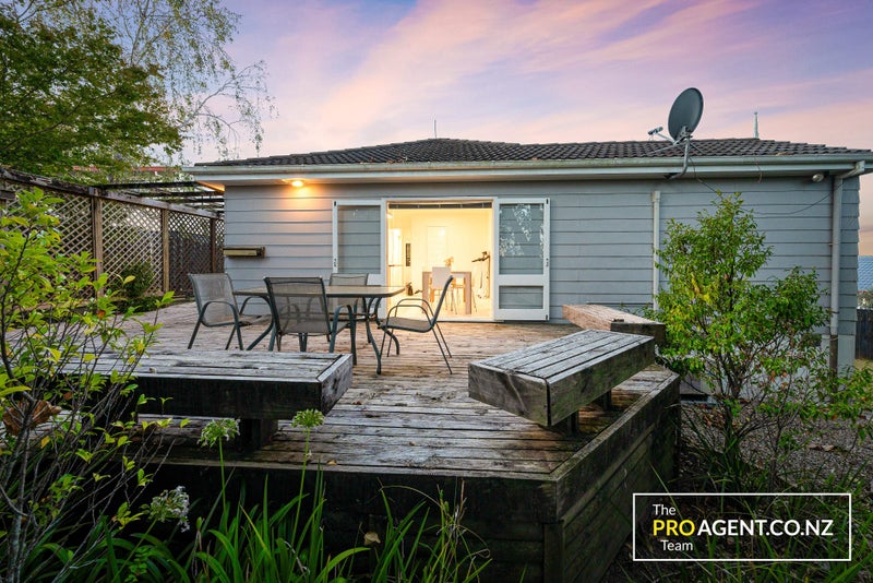 19 Madigan Place, Glendene, Auckland - Carousel 2