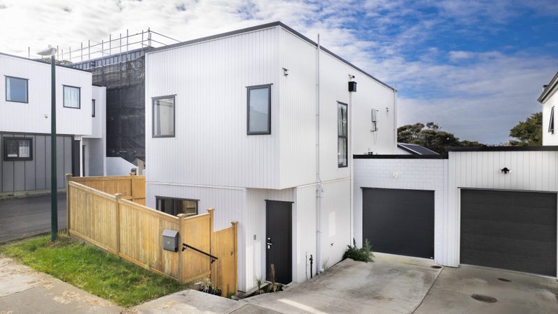 18 Waka Street, Albany Heights, Auckland - Carousel 1