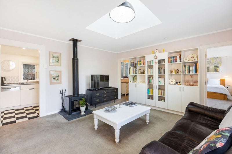 16 Tyne Street, Island Bay, Wellington - Carousel 1