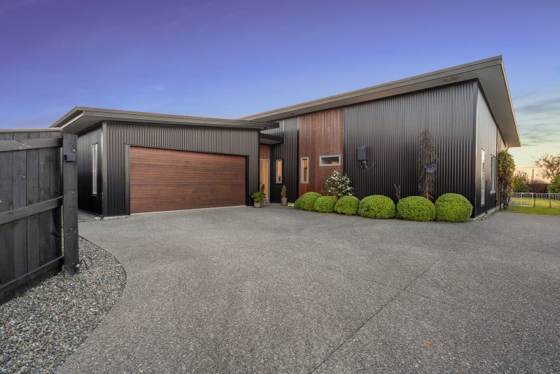 4 Tarn Close, Richmond - Carousel 1
