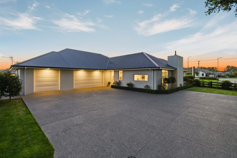 8 Oaks Drive, Lincoln, Lincoln - Carousel 1