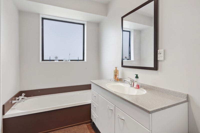 68 Main North Road, Woodend, Woodend - Carousel 2