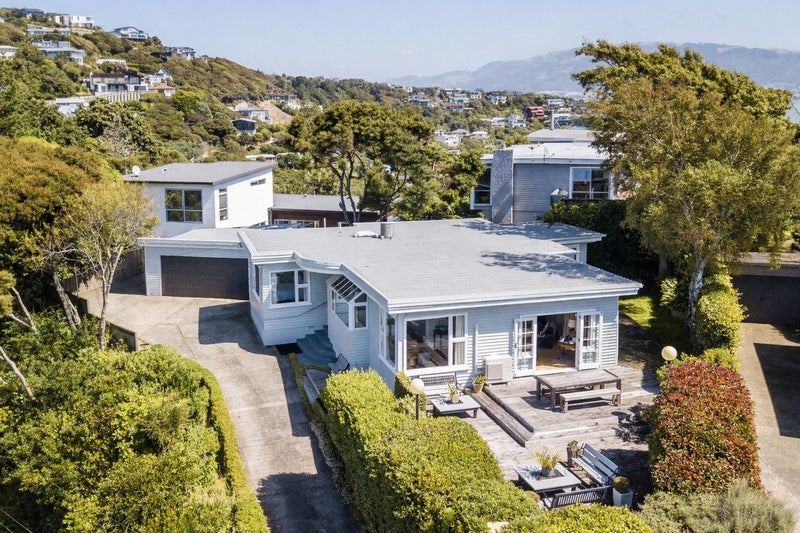 31 Kiriwai Road, Paremata, Porirua - Carousel 1