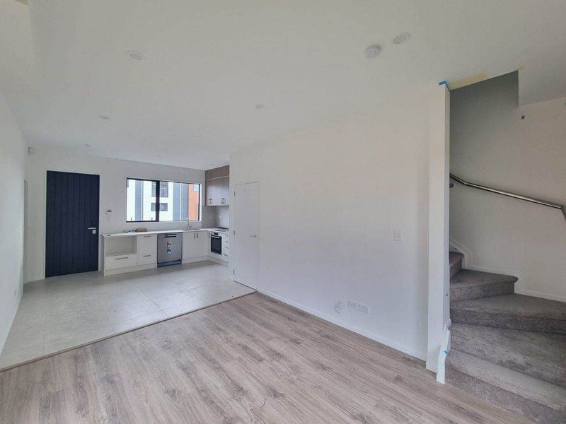 6/233 Great North Road, Henderson, Auckland - Carousel 2