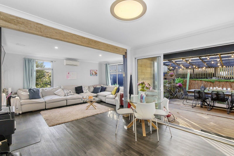 27 Edelweiss Grove, Timberlea, Upper Hutt - Carousel 1