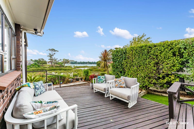 2/20 Kentigern Close, Pakuranga, Auckland - Carousel 1