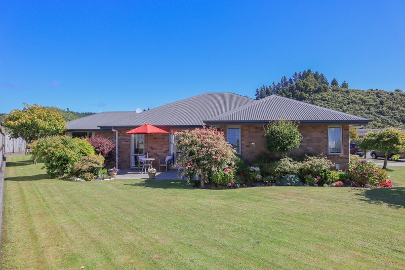 9 Ridgeway Drive, Greymouth, Greymouth - Carousel 1