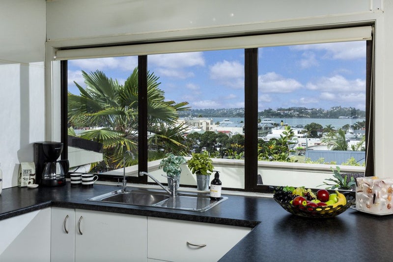 2/125 Victoria Road, Devonport, Auckland - Carousel 2