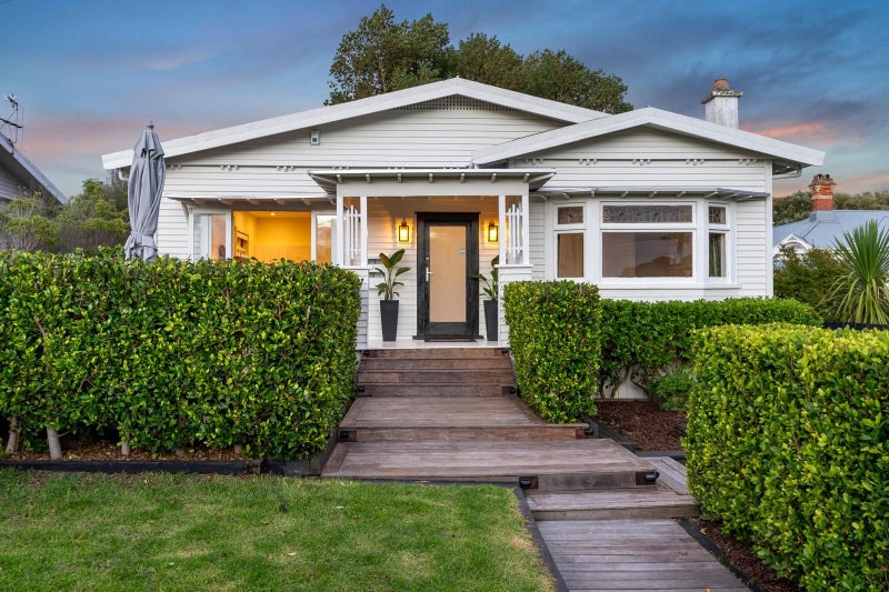 12 Birkley Road, Bayswater, Auckland - Carousel 1