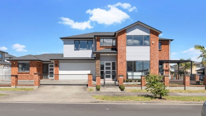 42 Charlestown Drive, Flat Bush, Auckland - Carousel 1