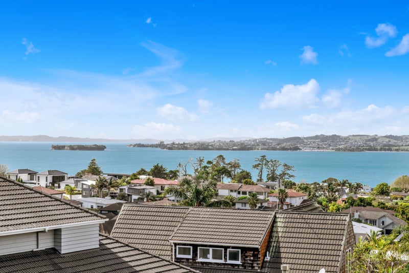 8 Beach Road, Mellons Bay, Auckland - Carousel 1