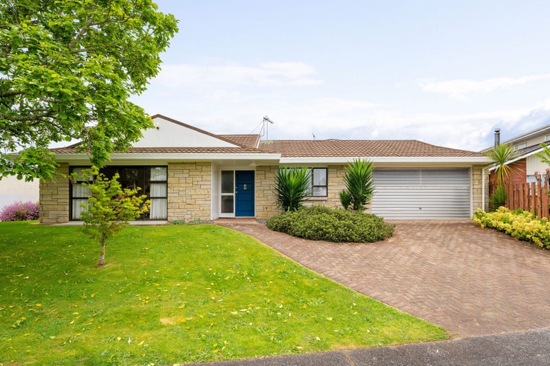 11 Chequers Avenue, Chartwell, Hamilton - Carousel 1
