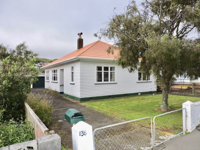 136 Main Road, Tawa, Wellington - Carousel 1